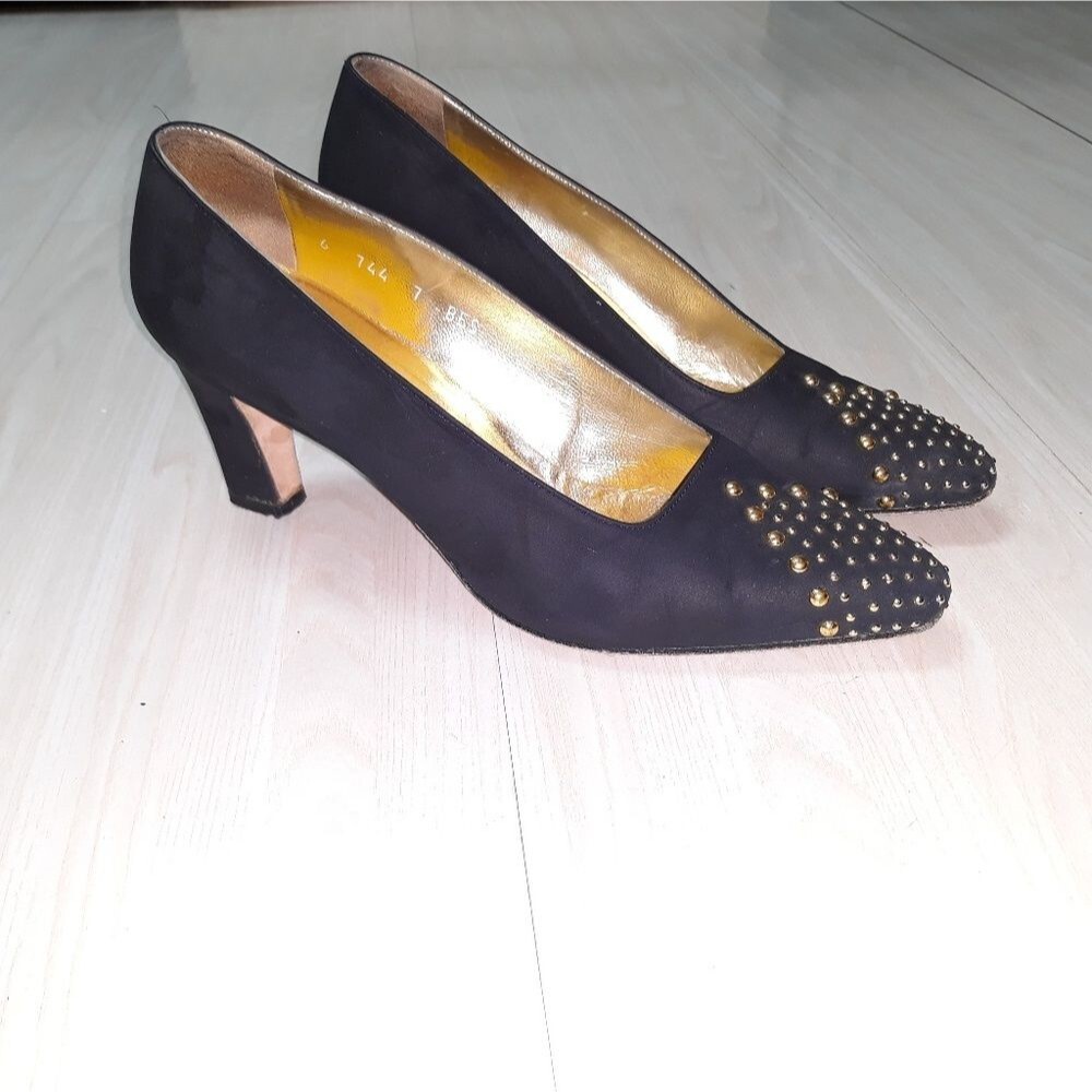 Escada black pump gold button design sz 7